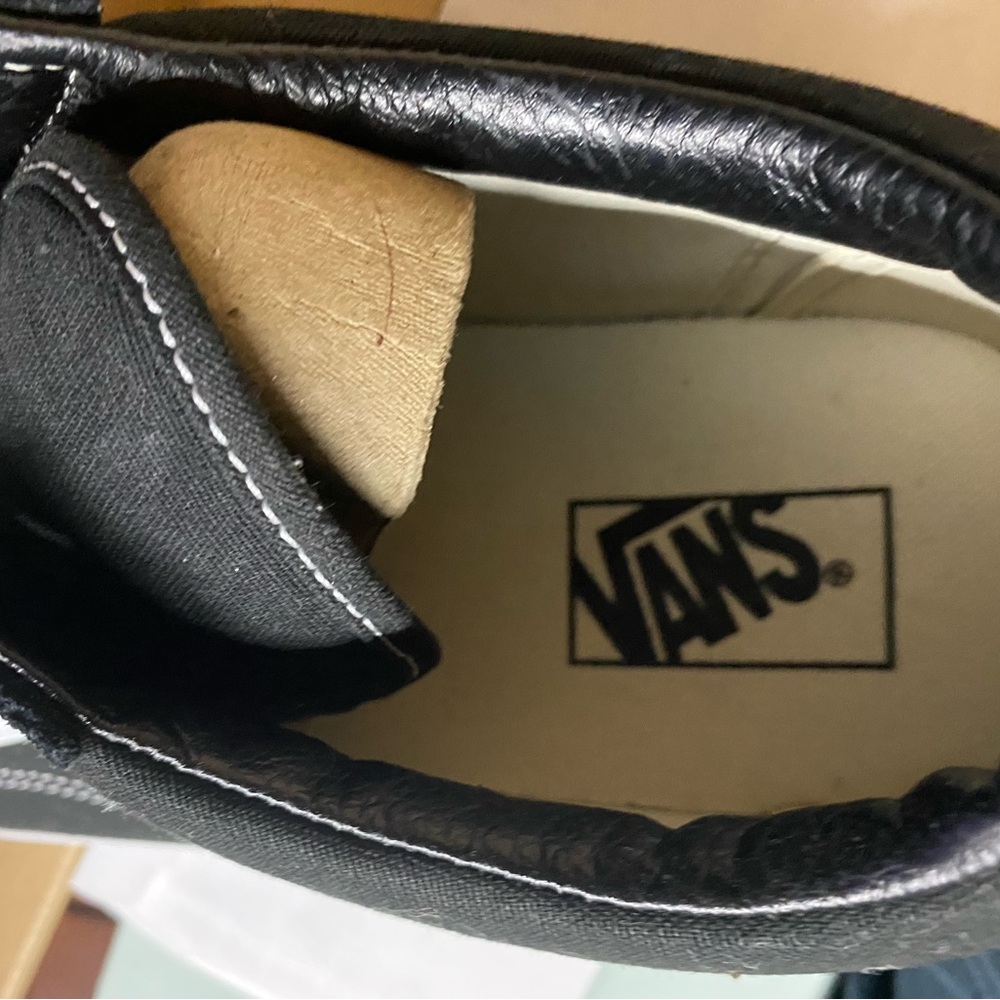 Vans Black and White Sneakers Classic Style Men’s - Picture 8 of 10